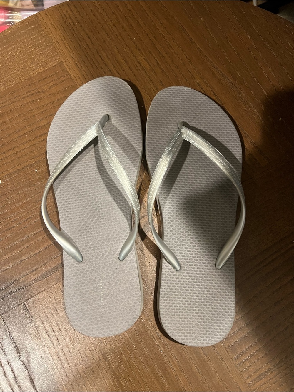 Old Navy Gray Flip Flops Sandals Women’s Size 9-10
